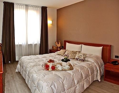Kamer met Kingsize Bed en Uitzicht op de Tuin